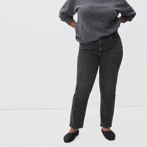 EUC Everlane Curvy Cheeky Straight Jean in Washed Black- 32